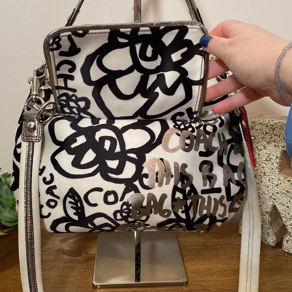 ✨Sold✨ Coach Poppy Floral Graffiti Groovy Shoulder Bag - Picture 3 of 14
